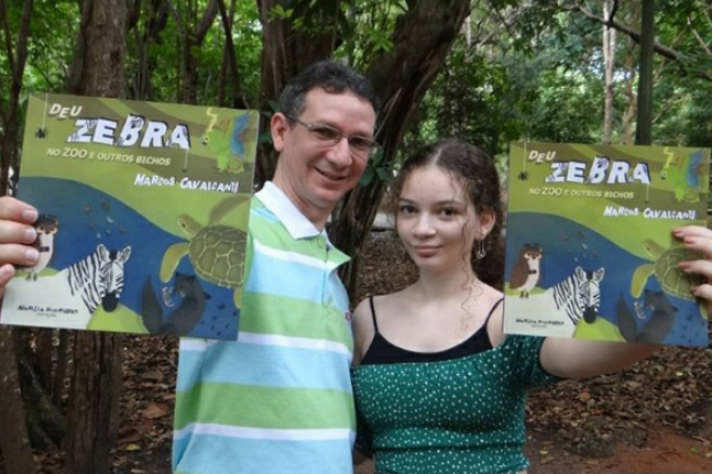 “Deu zebra no zoo e outros bichos”: primeiro livro de poesia para crianças em quatro idiomas